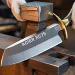 Lame de couteau en acier XC75 avec symboles de forge et traitement thermique