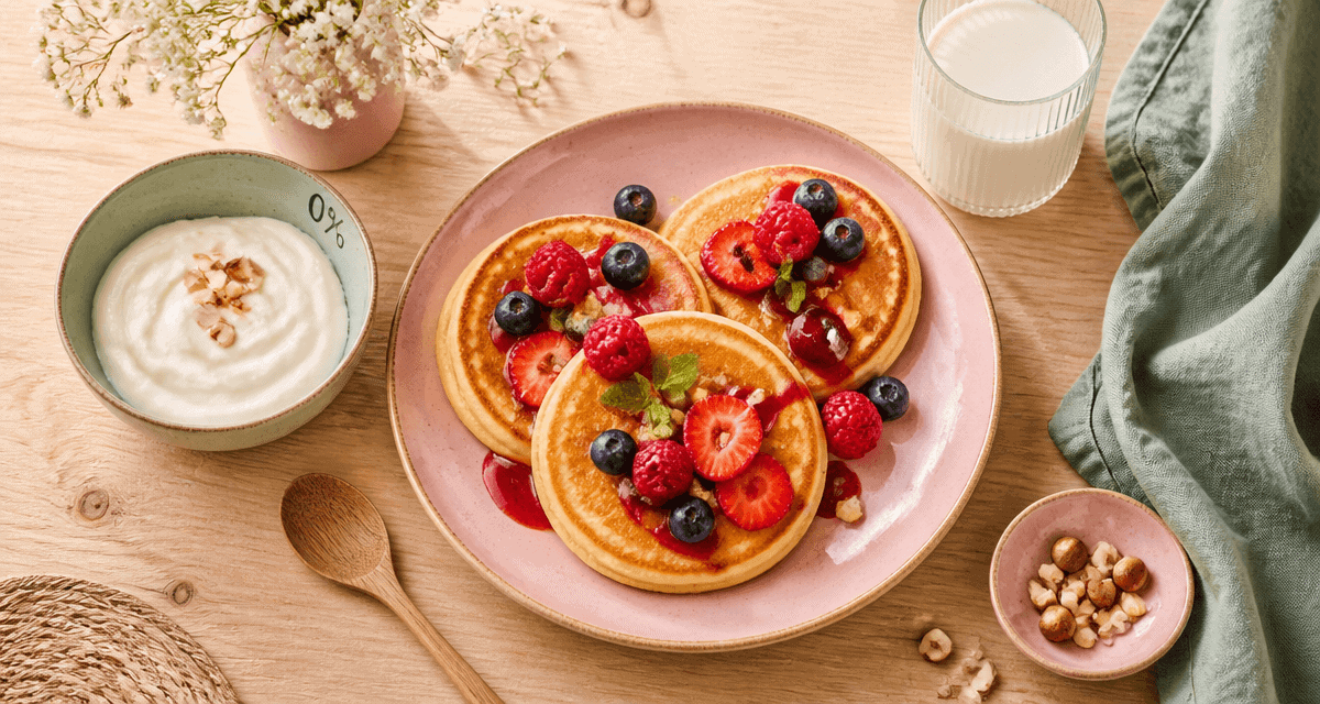 Pancake peu calorique avec fruits rouges et fromage blanc
