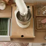 Astuce rangement robot cuisine avec plateau coulissant