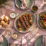 barbecue entre amis table dressée plats grillés